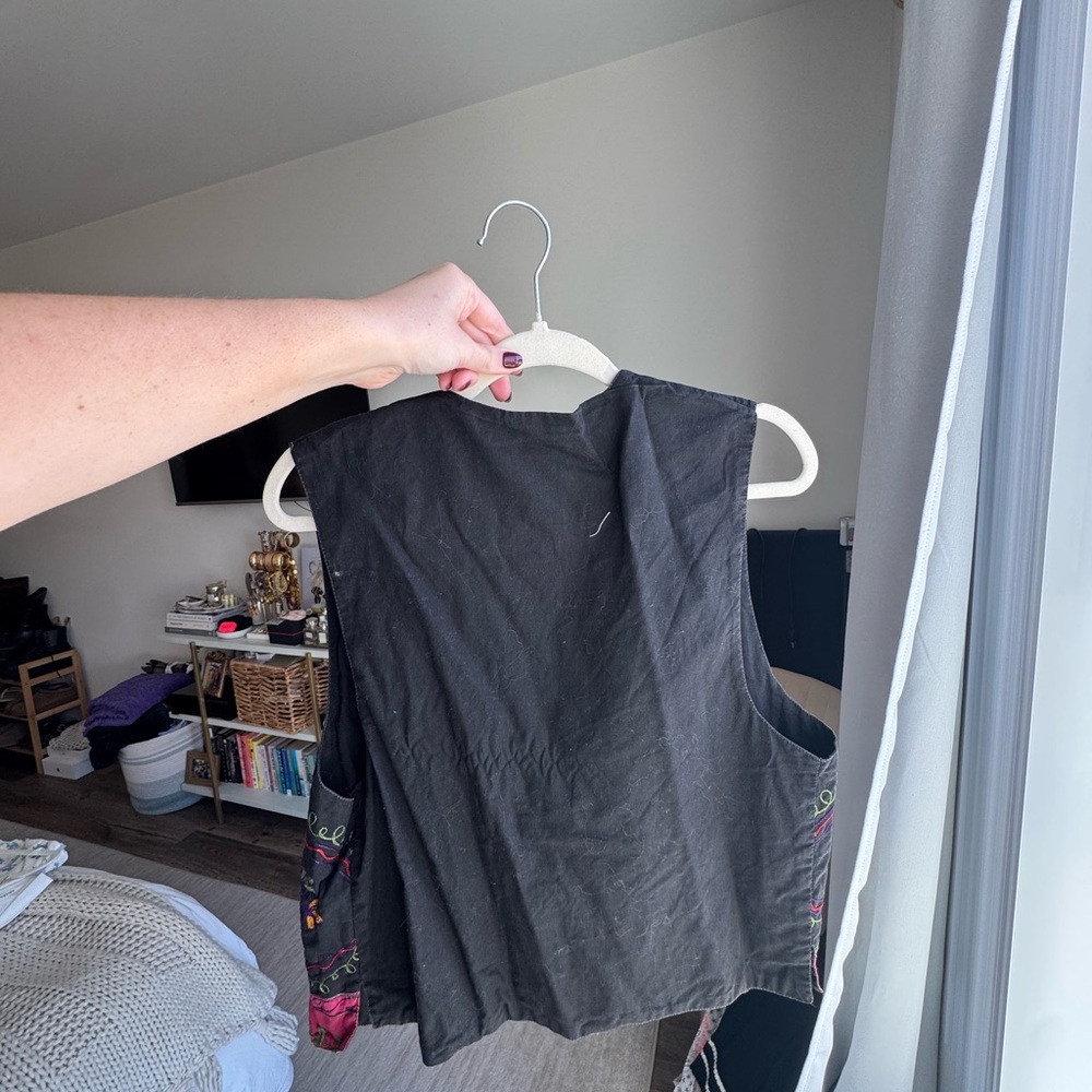 Colorful Embroidered Vest - Picture 4 of 4